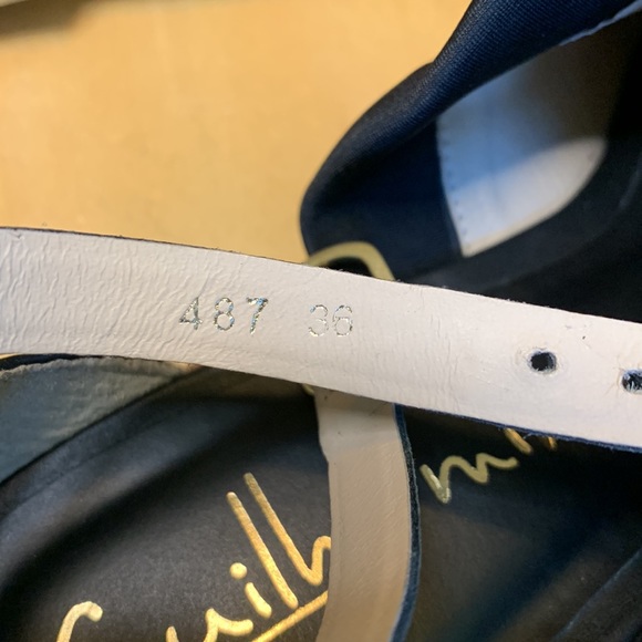 Guillermina ankle strap flat shoe. - Picture 5 of 8